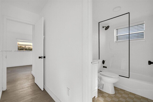 Building Photo - 8295 NE Miami Ct