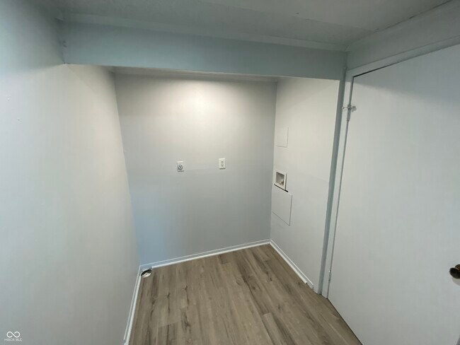 Building Photo - 2000 Indianapolis Rd