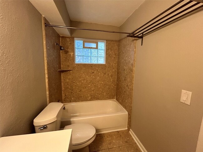 Building Photo - 807 Heights Blvd