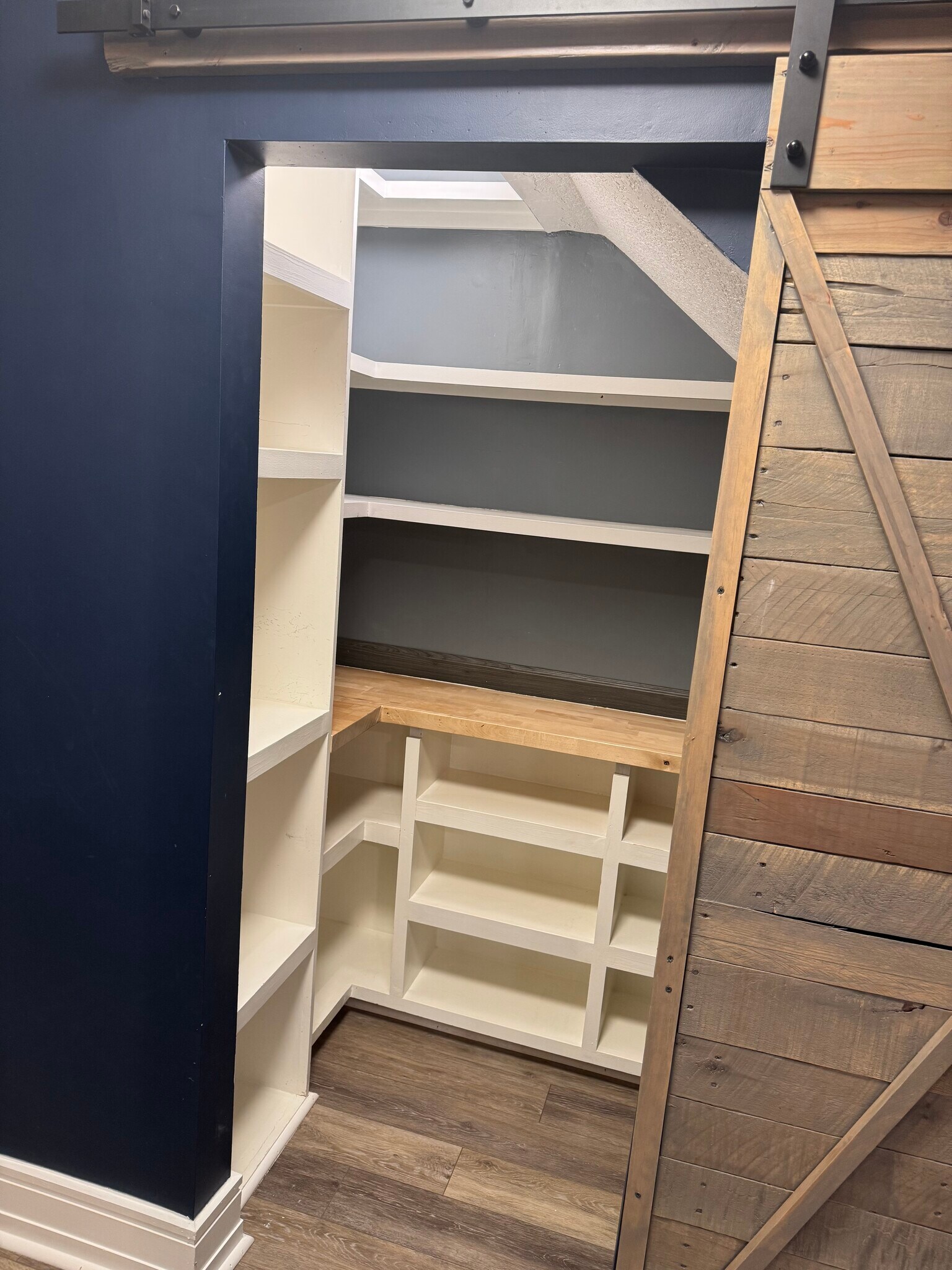 Building Photo - 407 Royal Pines Way