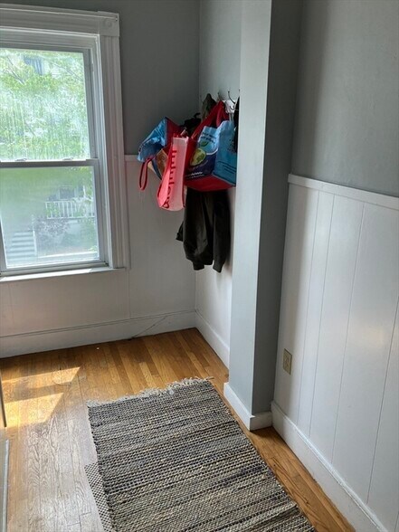 Building Photo - 33 Gorham St