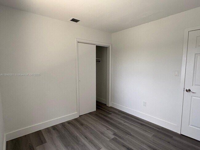 Building Photo - 3368 NW 51st Terrace