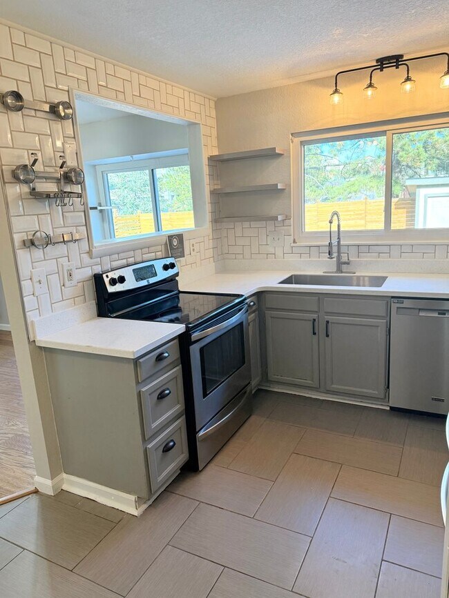 Building Photo - 3120 Mirage Dr