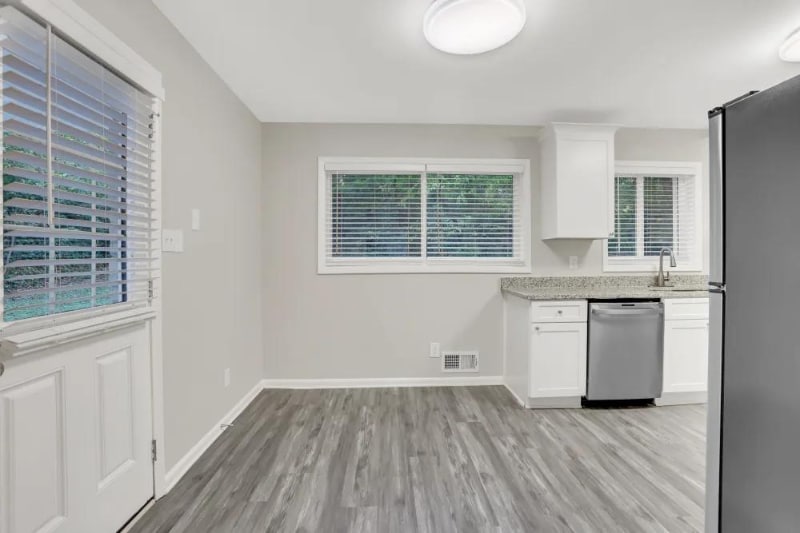 Building Photo - 2830 Altaview Dr SE