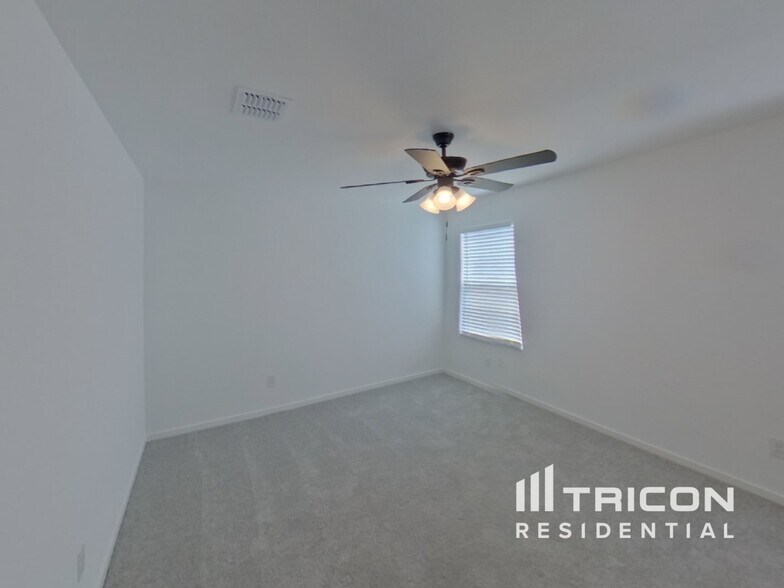Building Photo - 803 Ponderosa Ln