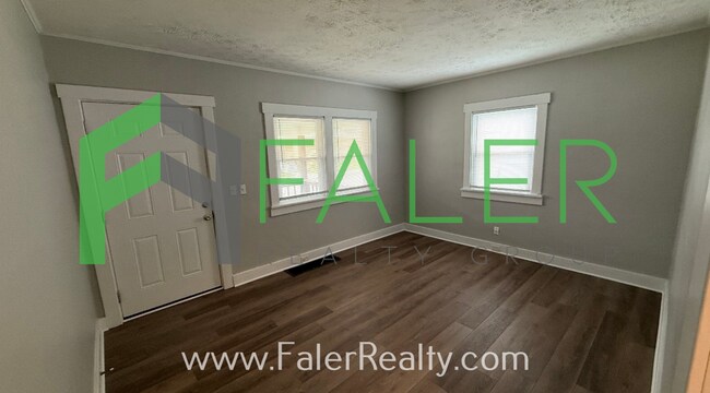 Building Photo - Charming 2-Bedroom Home