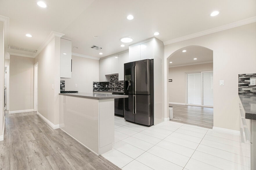 Building Photo - 8215 Saint Clair Ave