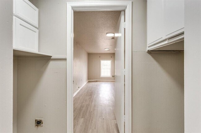 Building Photo - 2908 SW 62nd St