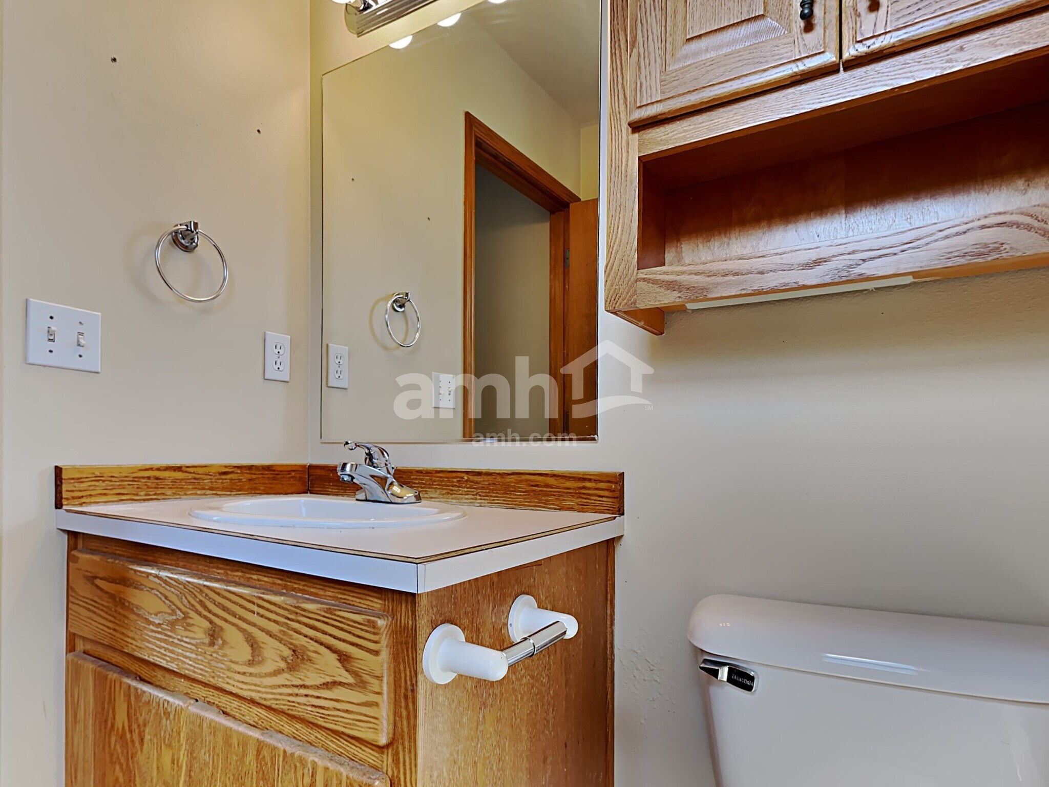 Building Photo - 641 NW Meadows Dr