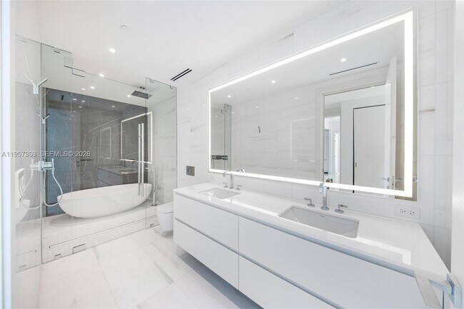 Building Photo - 300 Biscayne Blvd Way