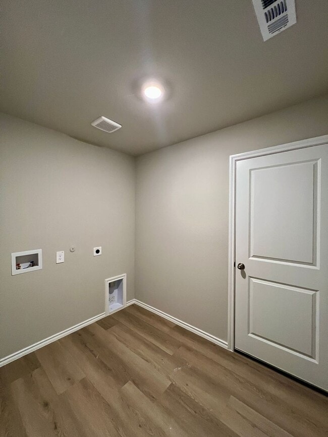 Building Photo - 5509 Rollins Dr