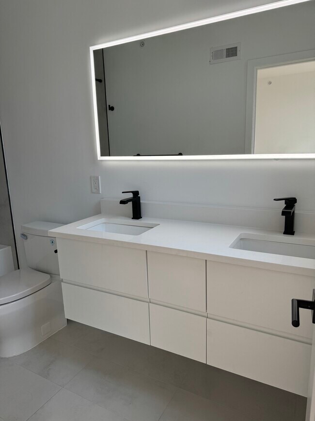 Building Photo - 1623 Christian St