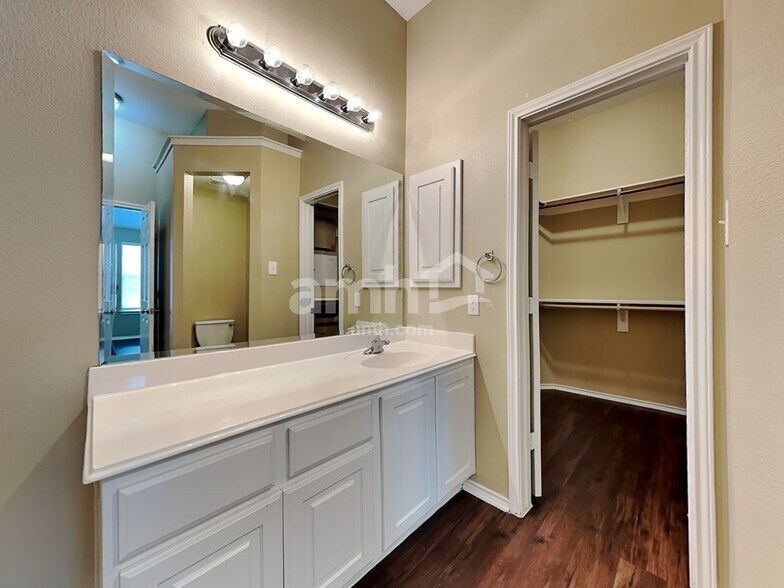 Building Photo - 265 Firwood N