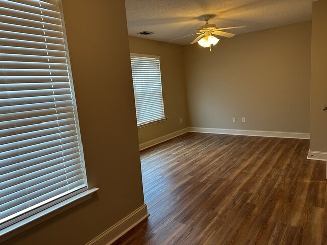 Building Photo - 273 Vining Way