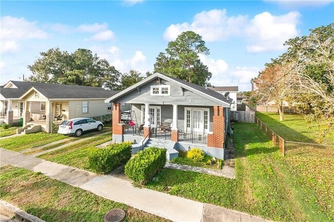 Building Photo - 915 Madison St