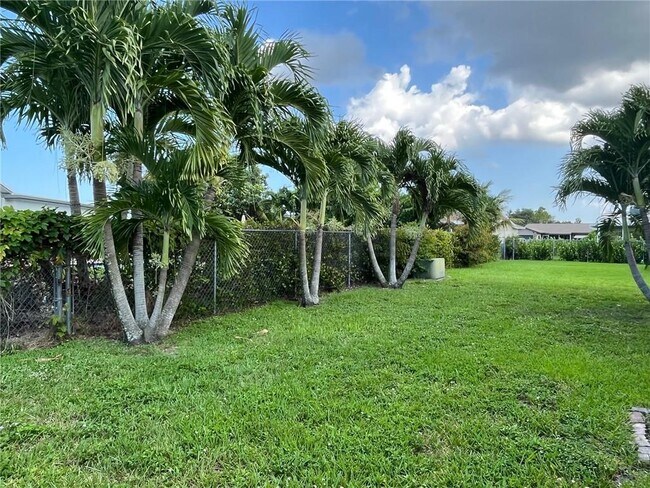 Building Photo - 7304 Westwood Dr