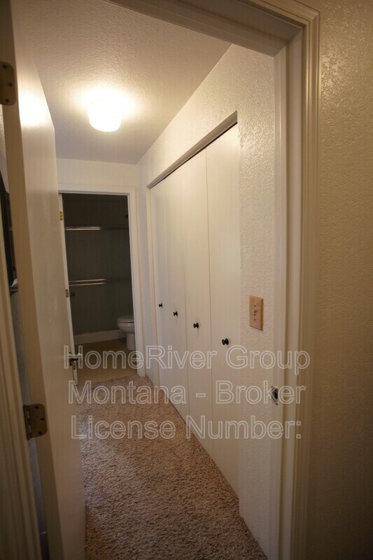 Building Photo - 2720 Crystal Ct