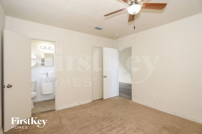 Building Photo - 6505 Flagler St