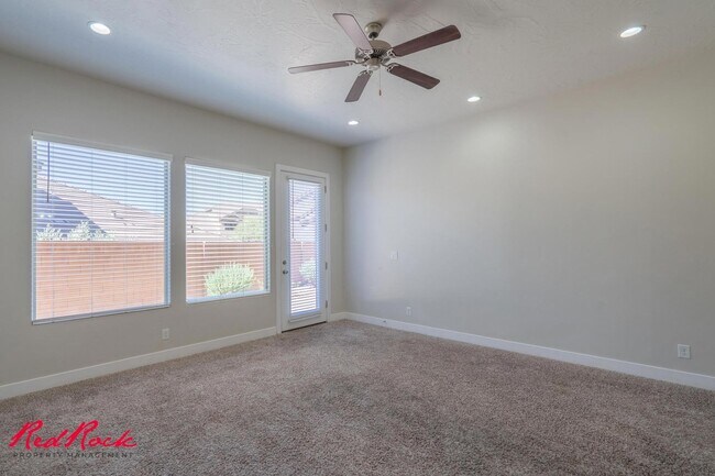 Building Photo - Pet Friendly 4 Bedroom Home! Internet Incl...