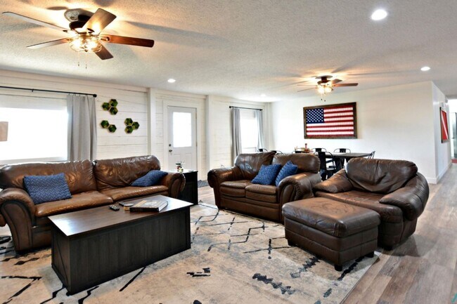 Building Photo - Beautifully Renovated 3bd/2ba home in Portales; Available 8/1/26