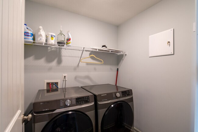 Building Photo - 4830 Fairmont Dr