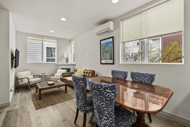 Building Photo - 5210b Brooklyn Ave NE