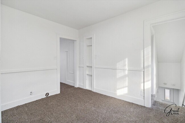 Building Photo - 16211 Kentucky St