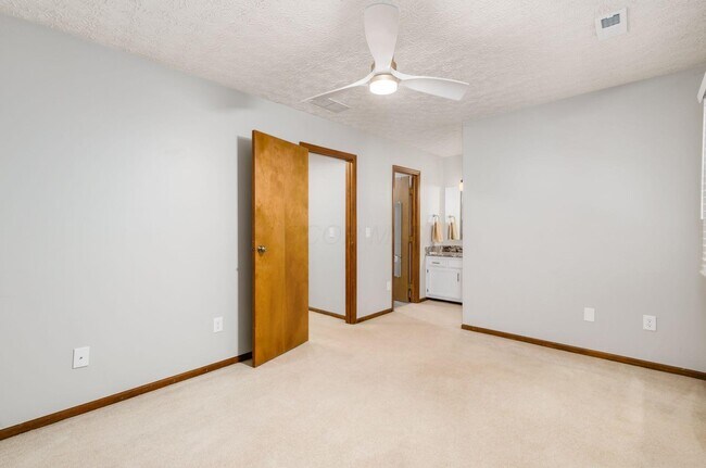 Building Photo - 5841 Elmbridge Ln