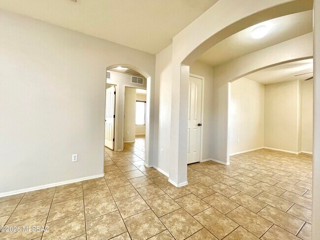 Building Photo - 11889 W Heyburn Dr