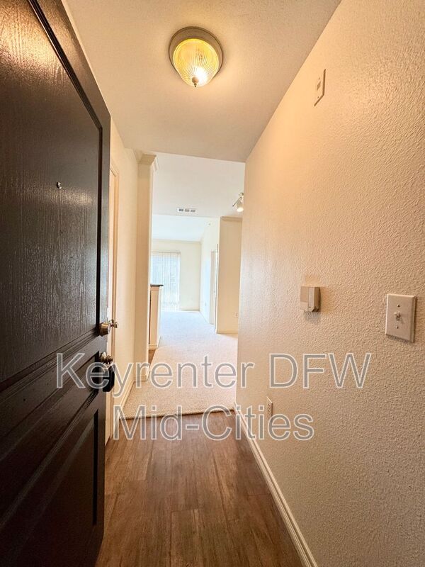 Building Photo - 330 E Las Colinas Blvd
