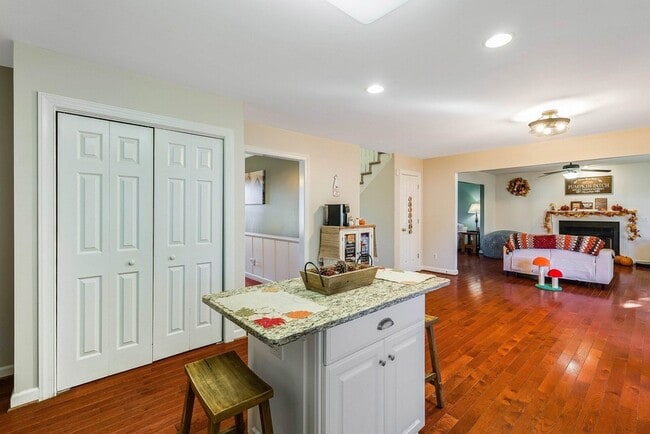 Building Photo - 1141 Decca Dr