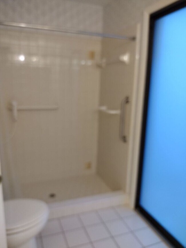 Building Photo - 3 BR 2 BA 1 C GAR CONDO