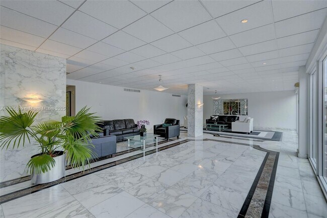 Building Photo - 3000 E Sunrise Blvd