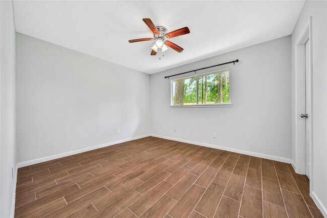 Building Photo - 259 Spring Pines Dr