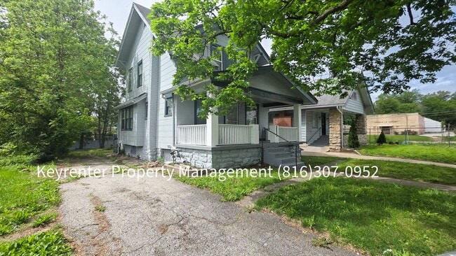 Building Photo - 2 Bed 1 Bath rare to rent!