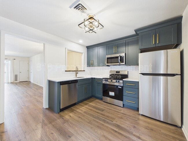 Building Photo - 439 W 104th St