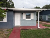 Building Photo - **2/1 with 990sqft water/sewer Included**