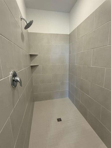 Building Photo - 261 Seven Seas Dr