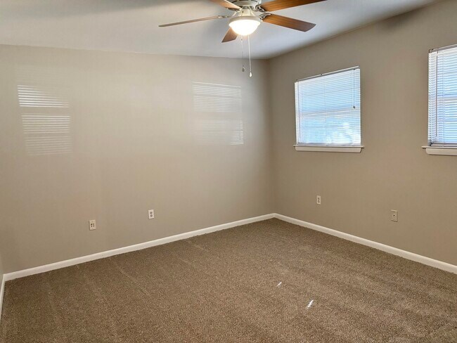 Building Photo - 41 Maple Ave