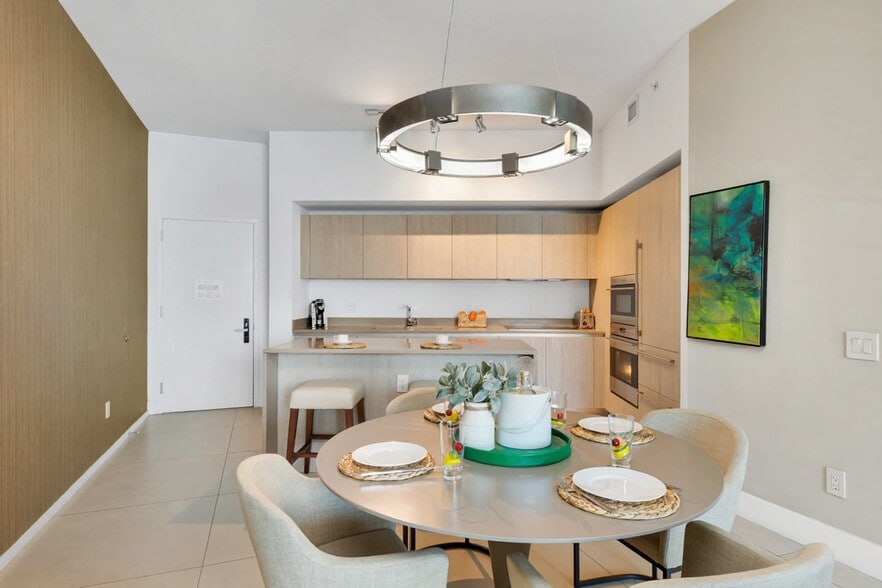 Building Photo - 4111 S Ocean Dr
