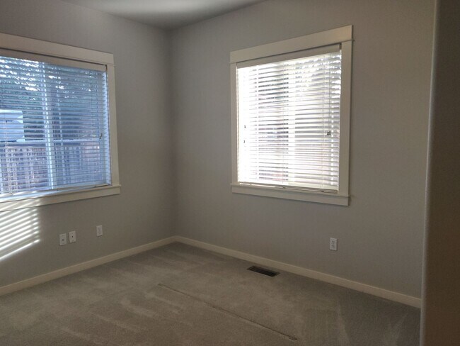 Building Photo - Stunning 4x2 with all bedrooms on the main...