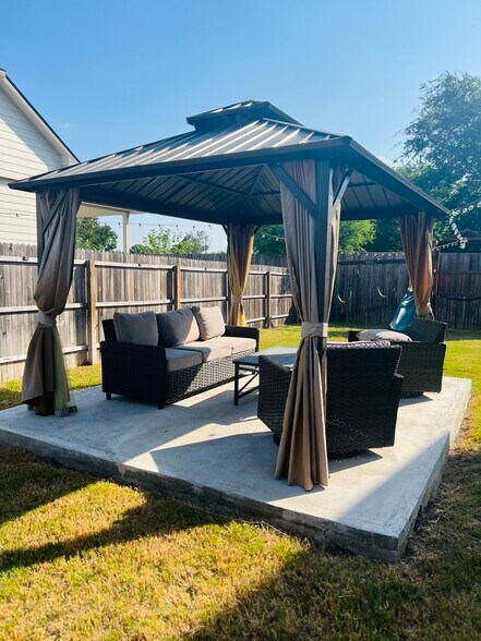 The Gazebo - 603 Hirsch Trl