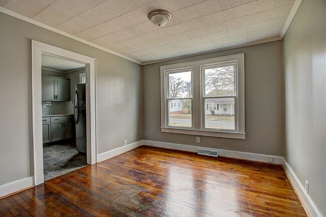 Building Photo - 824 Hamrick St