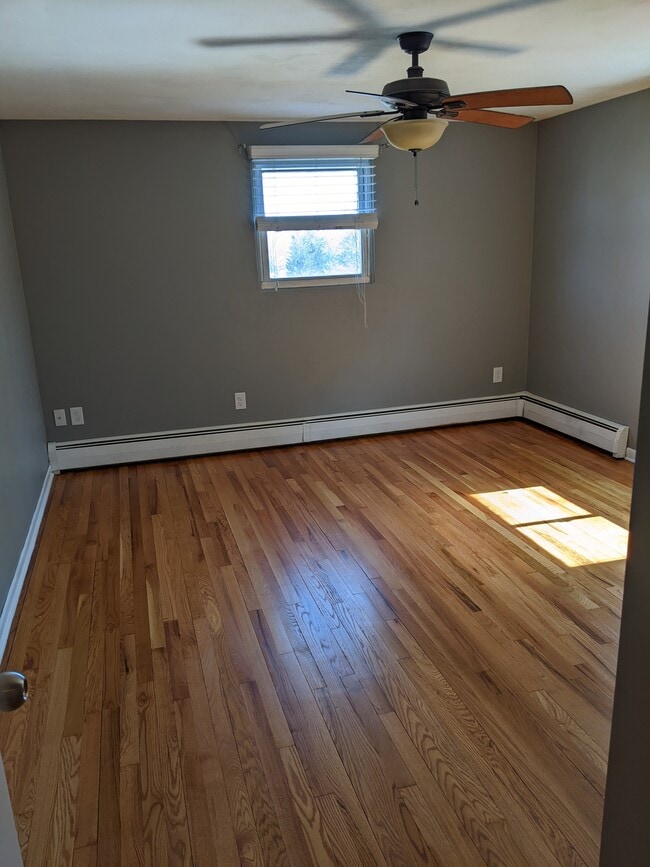 Building Photo - 907 Hooper Rd