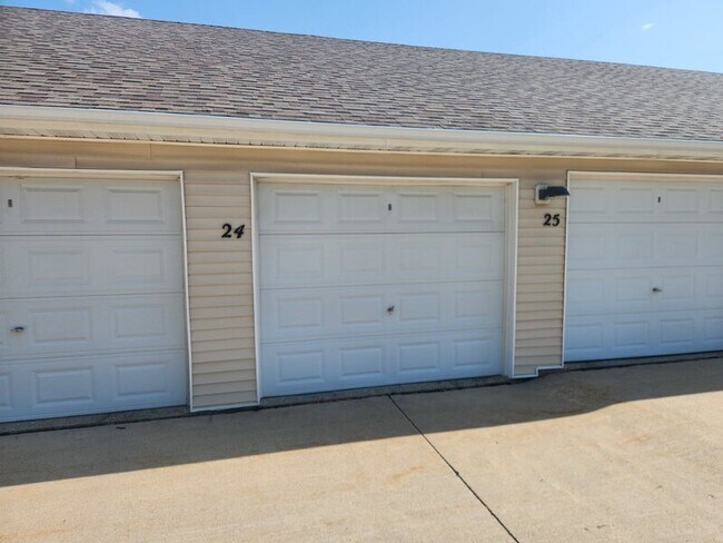 Building Photo - 1835 SW White Birch Cir