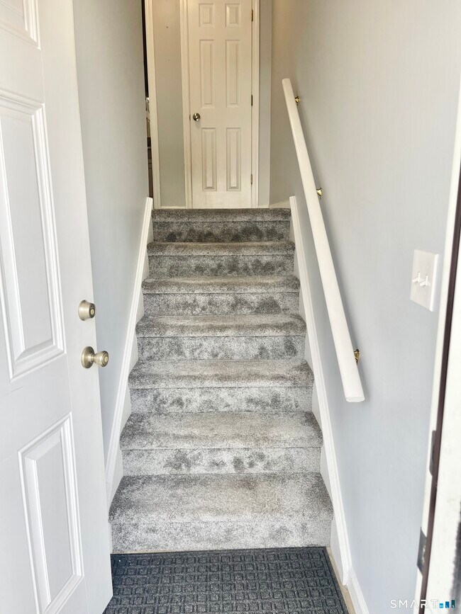 Building Photo - 2390 State St