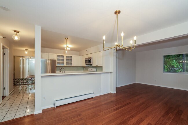 Building Photo - 2 Bedroom Condo in Highly Desirable Richmond Marina Bay!