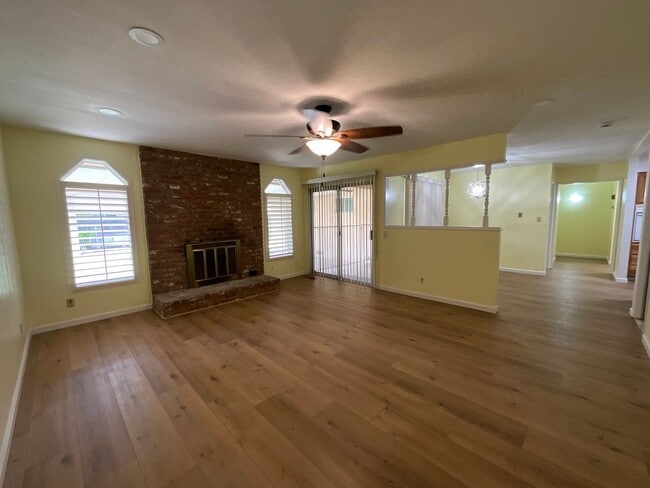 Building Photo - Beautiful Home in Established Fresno Neigh...