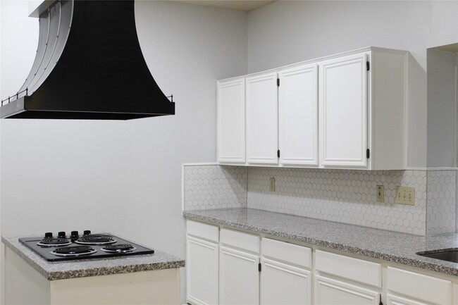 Building Photo - 4918 Maple Brook Ln