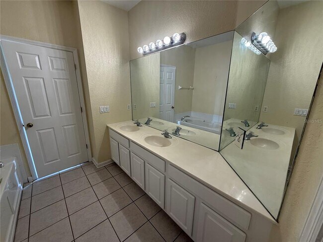 Building Photo - 2205 Granger Ave